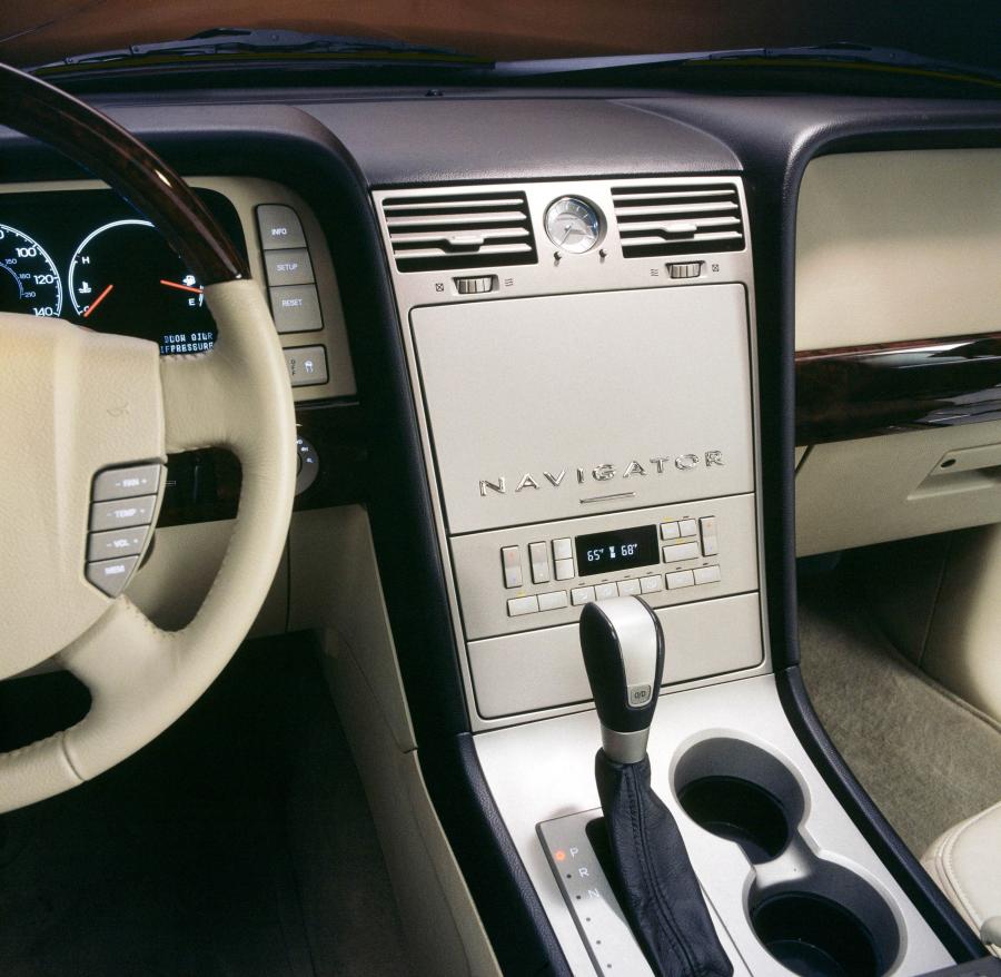  Lincoln Navigator 2003 года  (фото 23 из 59)